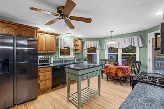 4 Penny Ln, Wareham, MA 02571