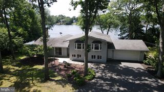 77 N  Lakeshore Dr, Manahawkin, NJ 08050