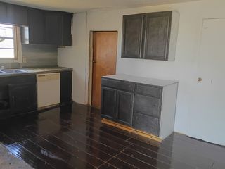 221 S  Central Ave, Petrolia, TX 76377
