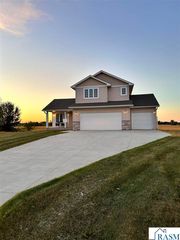 912 Three Lakes Ct, Madison Lake, MN 56063