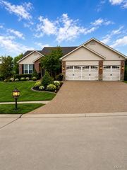 2004 Homefield Ridge Dr, O'Fallon, MO 63366