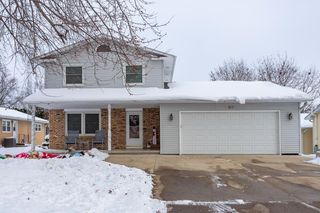 705 S  4th St, Maquoketa, IA 52060