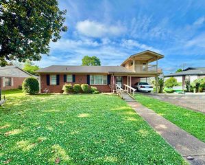 1424 2nd St, Tuscumbia, AL 35674
