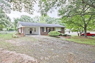 212 Lakeshore Dr, Braselton, GA 30517