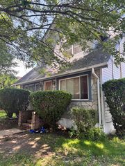 93 E  Milton St, Freeport, NY 11520