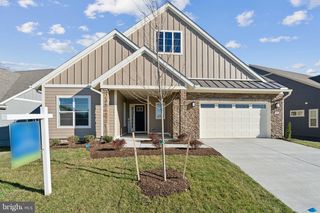 140 Foam Flower Dr, Lake Frederick, VA 22630