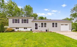 9221 W  99th Ter, Overland Park, KS 66212