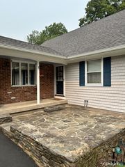 393 Turkey Hill Road, Haddam, CT 06438