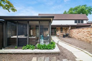 4573 Arlingate Dr W, Columbus, OH 43220