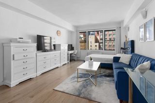 240 E  46th St #10F, New York, NY 10017