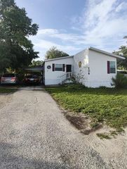 104 Sandy Ave, Tampa, FL 33615