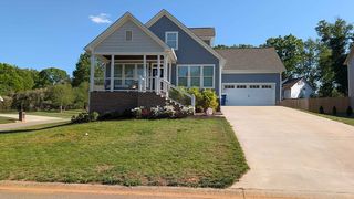 135 Maplewood Ct, Hudson, NC 28638