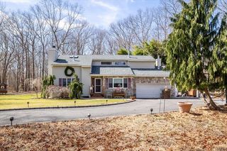 3 Big Pine Road, Ridge, NY 11961