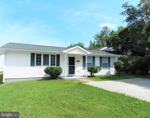 6137 Riverview Dr, King George, VA 22485