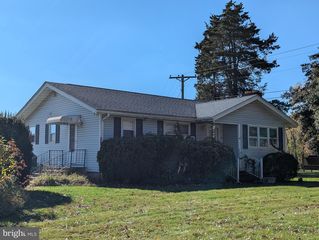 3523 Edwards Ln, Baltimore, MD 21220