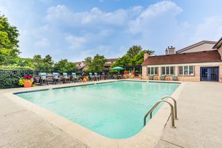 826 Terrace Lake Dr, Aurora, IL 60504