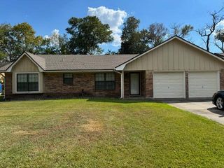 6325 Friartuck Ln, Beaumont, TX 77707