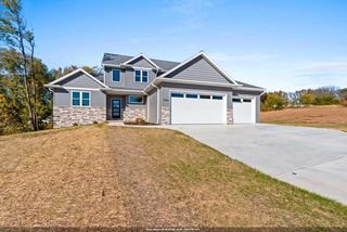 3096 S SANDSTONE COURT, Green Bay, WI 54313