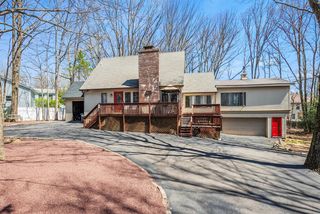6 Cobblewood Dr, Mount Pocono, PA 18344