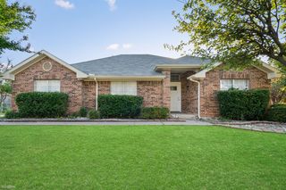 2072 Cameo Dr, Lewisville, TX 75067