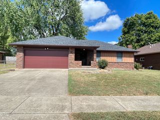 851 W  Lois St, Springfield, MO 65807