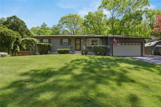 40 Carriage Hill Drive, Niantic, CT 06357