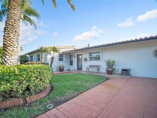 8530 NW 178th St, Hialeah, FL 33015