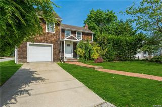 999 E Prospect Street, Woodmere, NY 11598