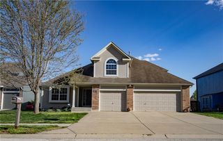 1009 NW Hickory Ct, Grain Valley, MO 64029