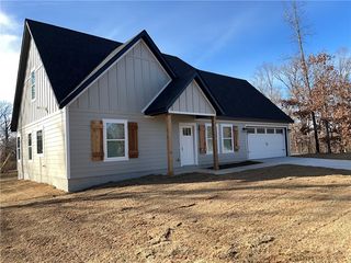 2 Mac Ln, Bella Vista, AR 72714
