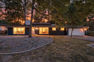 6821 Woodcrest Dr, Fort Wayne, IN 46815