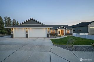 812 N Newport Loop, East Wenatchee, WA 98802