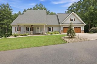 612 Niston Ln, Mount Airy, NC 27030