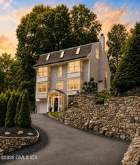 316 Valley Rd, Cos Cob, CT 06807