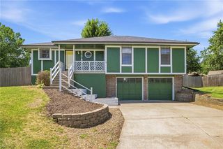 1210 NE Richardson Pl, Lees Summit, MO 64086