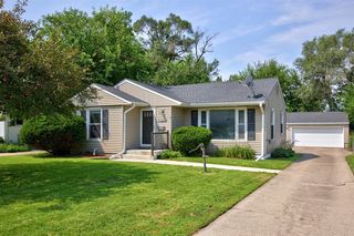 1820 62nd St, Des Moines, IA 50322