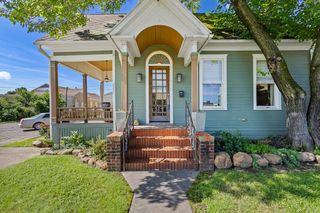 610 W  Chestnut St, Denison, TX 75020