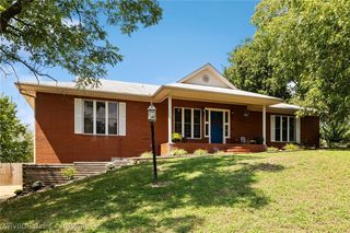 1716 Oak Grove Rd, Van Buren, AR 72956