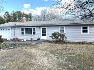 32 Robin Road, Kinderhook, NY 12106