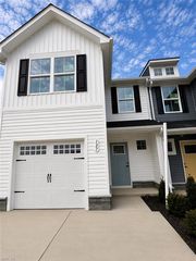 137 Summit View Ln, Franklin, VA 23851