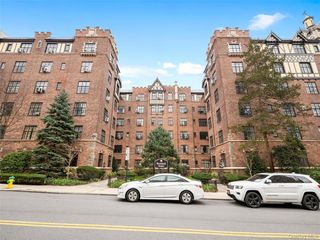 2 Westchester Ave #2L, White Plains, NY 10601