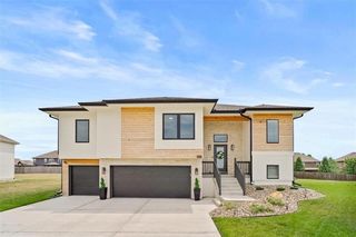 1027 NW 94th Ter, Kansas City, MO 64155