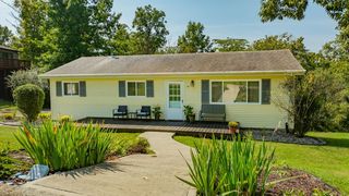40 Canterbury Dr, Athens, OH 45701