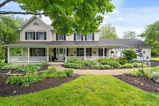 39W841 Prunetree Ln, St Charles, IL 60175