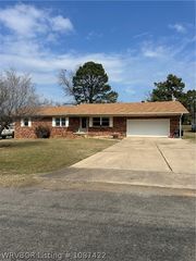 60 D St, Subiaco, AR 72865