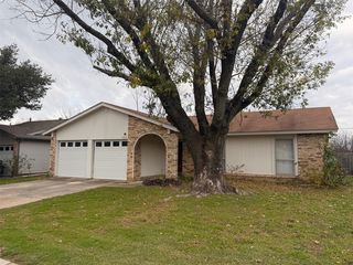 5502 Heathercrest Dr, Arlington, TX 76018