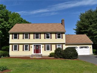 27 Old Mill Dr, Collinsville, CT 06019