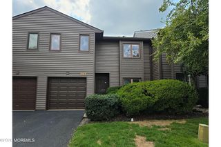 283 Plum Dr, Marlboro, NJ 07746