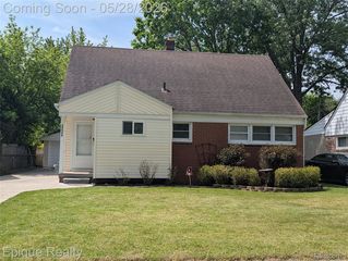 20506 Lancaster St, Harper Woods, MI 48225
