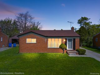 4517 Lutz Dr, Warren, MI 48092